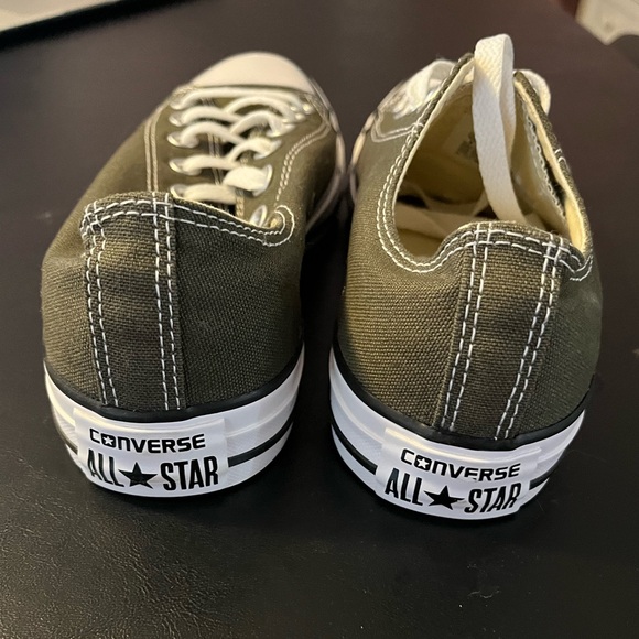 NWT and Box Converse Chuck Taylor All Star Low Top Shoes - Picture 3 of 7